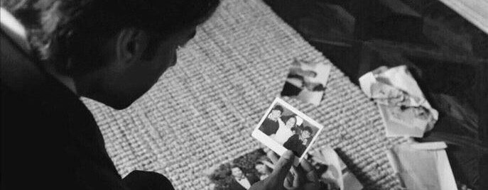 𝘐𝘧 𝘺𝘰𝘶 𝘥𝘰𝘯’𝘵 𝘩𝘢𝘷𝘦 𝘴𝘵𝘳𝘦𝘯𝘨𝘵𝘩 𝘵𝘰 𝘧𝘢𝘤𝘦 𝘮𝘦𝘮𝘰𝘳𝘪𝘦𝘴, 𝘥𝘰𝘯’𝘵 𝘬𝘦𝘦𝘱 𝘱𝘩𝘰𝘵𝘰𝘨𝘳𝘢𝘱𝘩𝘴.