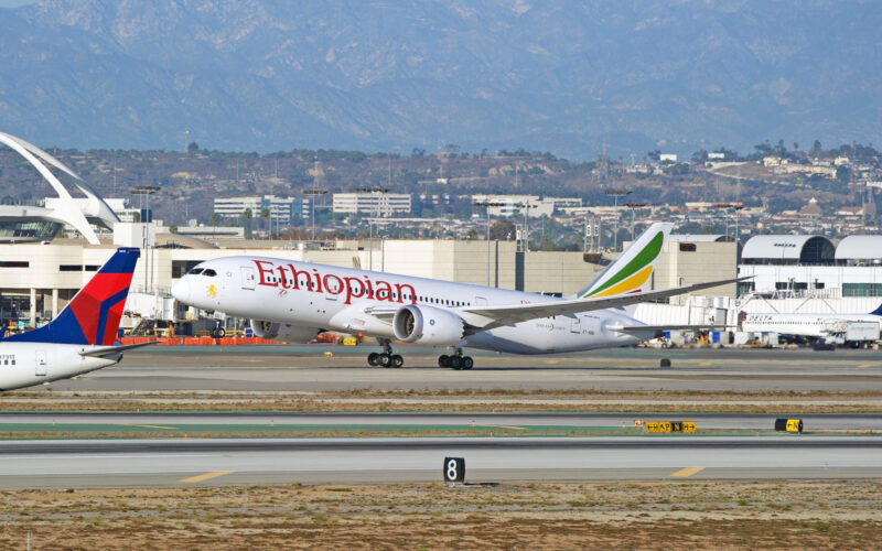 supply_africa's tweet image. Éthiopie : Ethiopian Airlines commande six Boeing 787-9 pour soutenir son expansion long-courrier.

@flyethiopian @Boeing  #Dreamliners #transport #fretaérien #logistics #supplychain

africasupplychainmag.com/ethiopie-ethio…