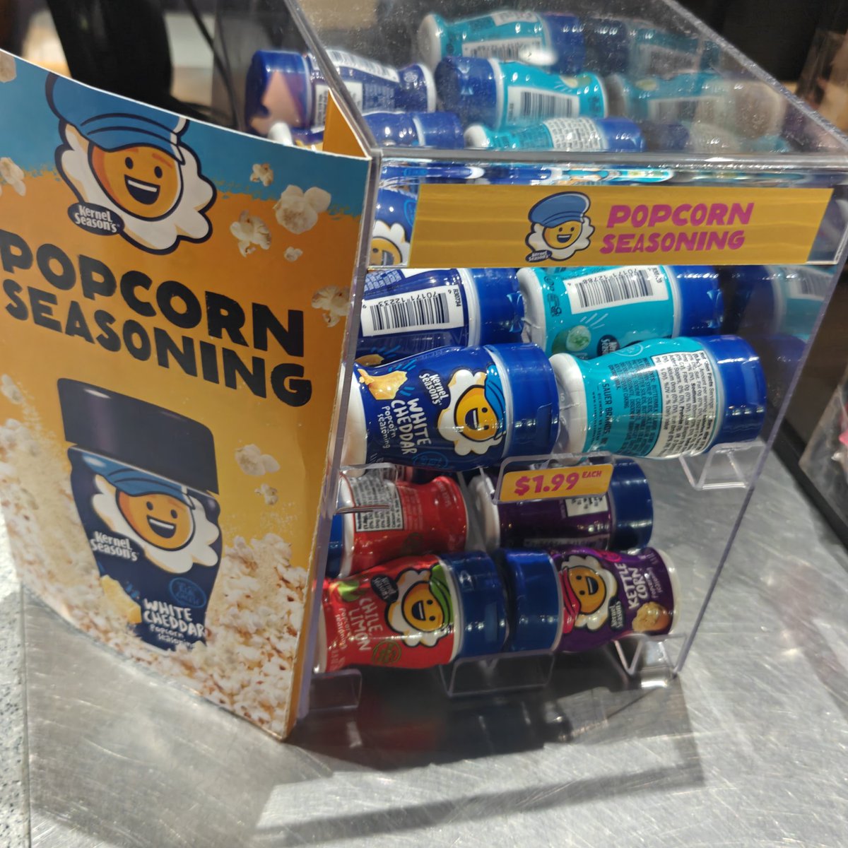 hippie_funny's tweet image. 👀 #AMC Theatres partnered w/ Kernel Season's to provide,shaker-style popcorn seasonings available on concession counters, including flavors like White Cheddar, Kettle Corn, Nacho Cheddar, &amp;amp; Chile Limón. 👏 #LFG 🚀