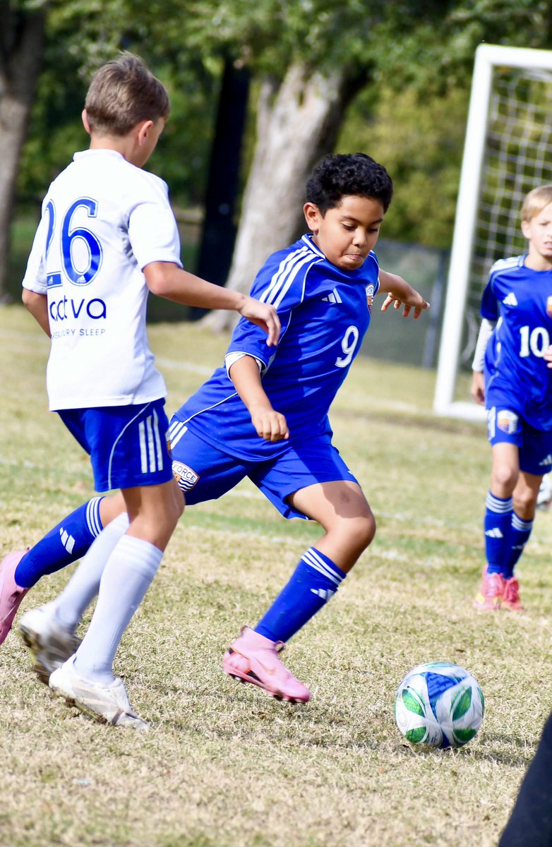 JiovanniBibbs's tweet image. Create the angle. Commit the defender.
One touch past him and the attack is on!
Simple. Effective. Confident.
#1v1football
#ballcontrol #playerdevelopment #youthfootball #attackingplay