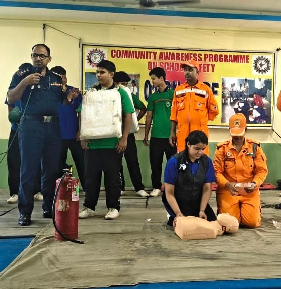 01NDRF's tweet image. Educating today for a safer Tomorrow!

Team 1st Bn #NDRF conducted #Schoolsafety Program on Disaster Management at #Kamrup, #Assam.
@NDRFHQ#