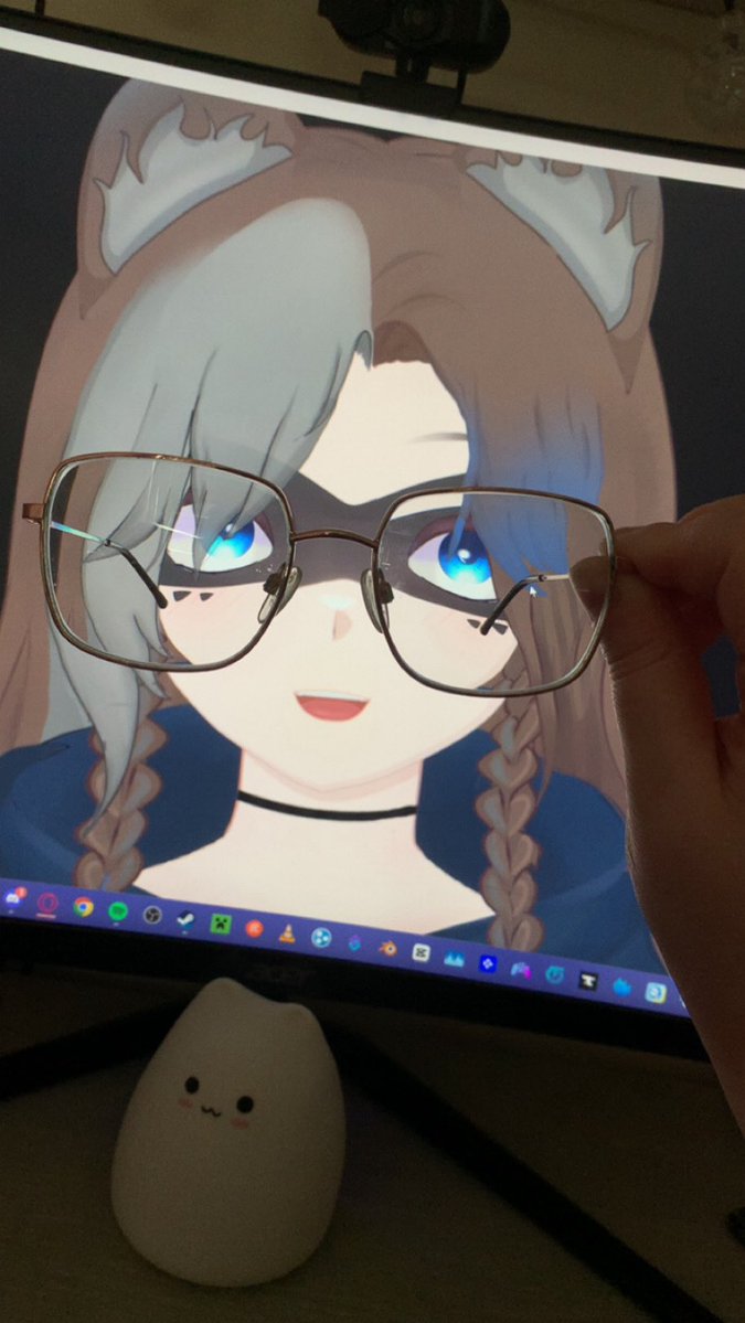 RozeyBlue tweet media