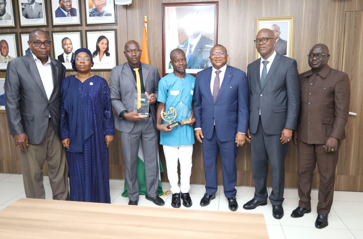 MINCOM_CI's tweet image. 4/4
Le ministre a félicité les lauréats et rappelé l’importance d’un journalisme éthique et responsable, essentiel pour renforcer la confiance des citoyens.
#Journalisme #Excellence #MICOM #CommunicationPublique #CIV