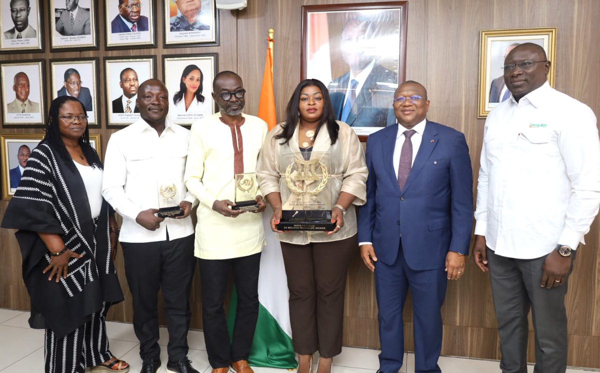 MINCOM_CI's tweet image. 4/4
Le ministre a félicité les lauréats et rappelé l’importance d’un journalisme éthique et responsable, essentiel pour renforcer la confiance des citoyens.
#Journalisme #Excellence #MICOM #CommunicationPublique #CIV