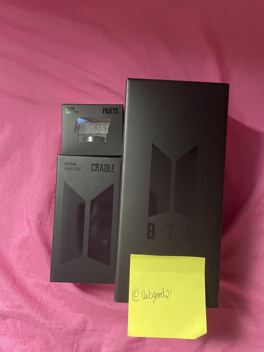 Vickgood21's tweet photo. Venda army bomb v4 completa 
Originais 
Só vendo ela completa 
Acompanha army bomb 
A base 
E o acessório dela versão army 
R$1250 com frete incluso , já está no Brasil 
Quem comprar hoje consigo já enviar 
Posso fazer plataforma 
Tenho feedbacks https://t.co/wzmkZiSPZW
