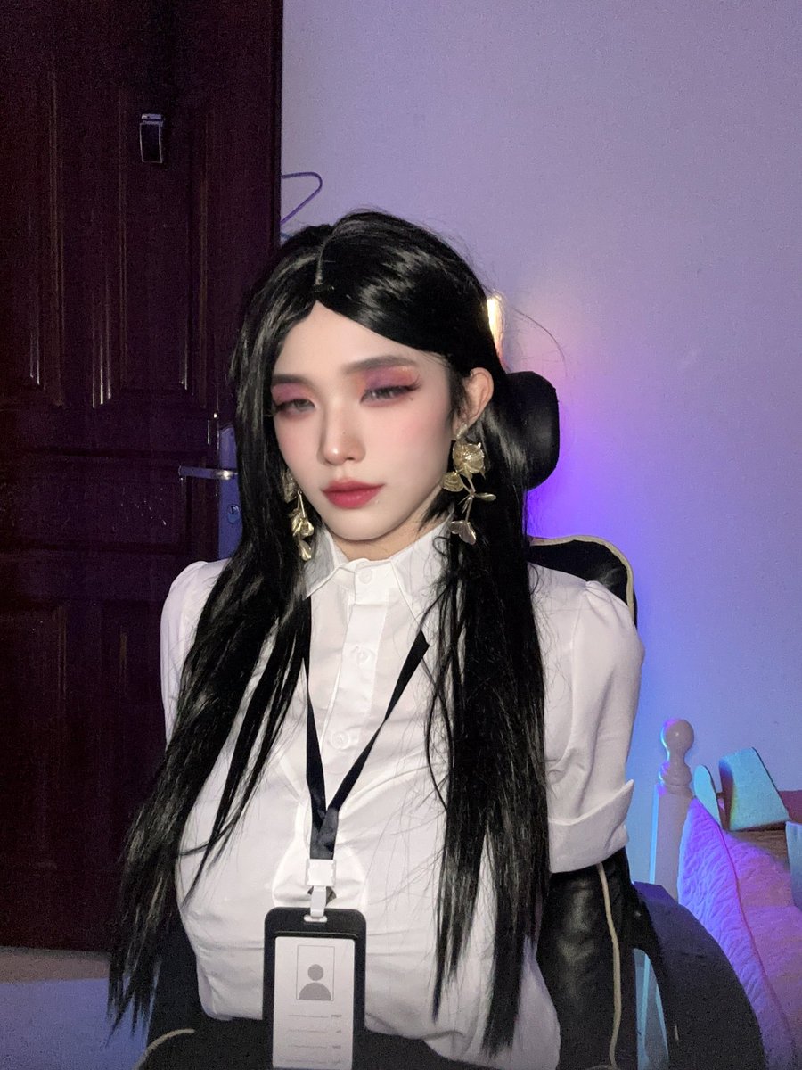 ChenXH000's tweet photo. 📸然后开始感觉审美啊 镜头感啊 妆技啊什么的逐渐越来越好了 也开始在喜弟和dy上尝试直播 不过dy一般播游戏 喜弟播颜值身材（擦边？）
👀大家可以关注关注我喜弟和dy账号
📹当时还拍了条视频 但现在的目光看感觉没有什么纪念意义而且就是dy风格的拙劣模仿而且拍的不是很好干脆就删掉了 可能老粉会看过 https://t.co/MOQPiN1Zsn