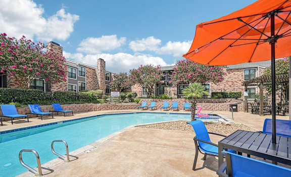 biltmoreparksa's tweet image. Looking for the perfect place to call home? Our 1 bed/1 bath, 670 sq ft apartments are available starting at just $787! Get in touch with our friendly team to schedule your tour today. ✨ #PetFriendlyApartments #CityLiving #HomeSweetHome BiltmoreParkApartments.com
