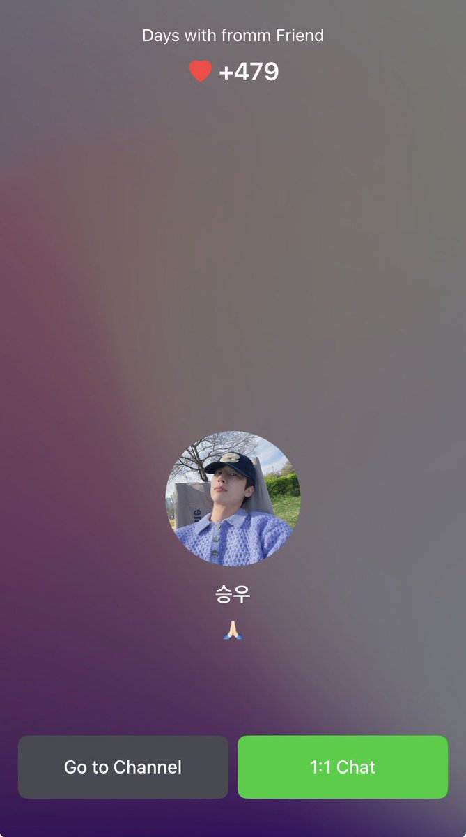 face so small he dissapear inside the hat