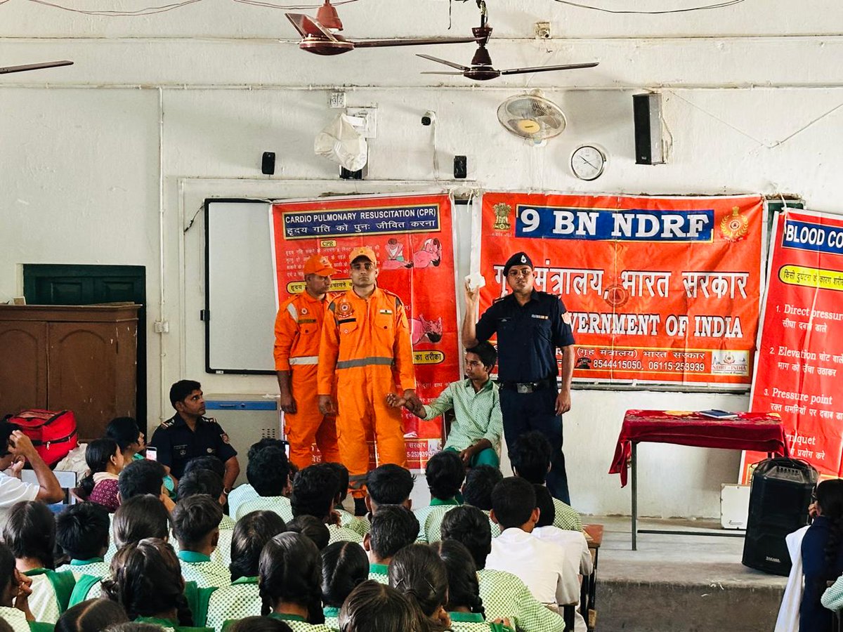09NDRF's tweet image. "आपदा सेवा सदैव सर्वत्र"🇮🇳
Awareness Today, Safety Always!
School Safety Programme conducted at CH 10+2 Inter College, Koderma (Jharkhand). Students learned safety, preparedness &amp;amp; emergency response.
#SchoolSafety #Jharkhand #Koderma
@ndmaindia 
@NDRFHQ 
@dckoderma