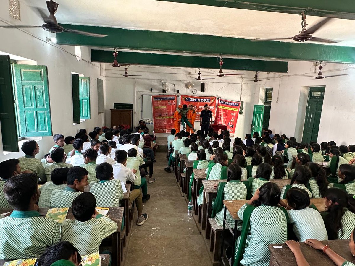 09NDRF's tweet image. "आपदा सेवा सदैव सर्वत्र"🇮🇳
Awareness Today, Safety Always!
School Safety Programme conducted at CH 10+2 Inter College, Koderma (Jharkhand). Students learned safety, preparedness &amp;amp; emergency response.
#SchoolSafety #Jharkhand #Koderma
@ndmaindia 
@NDRFHQ 
@dckoderma