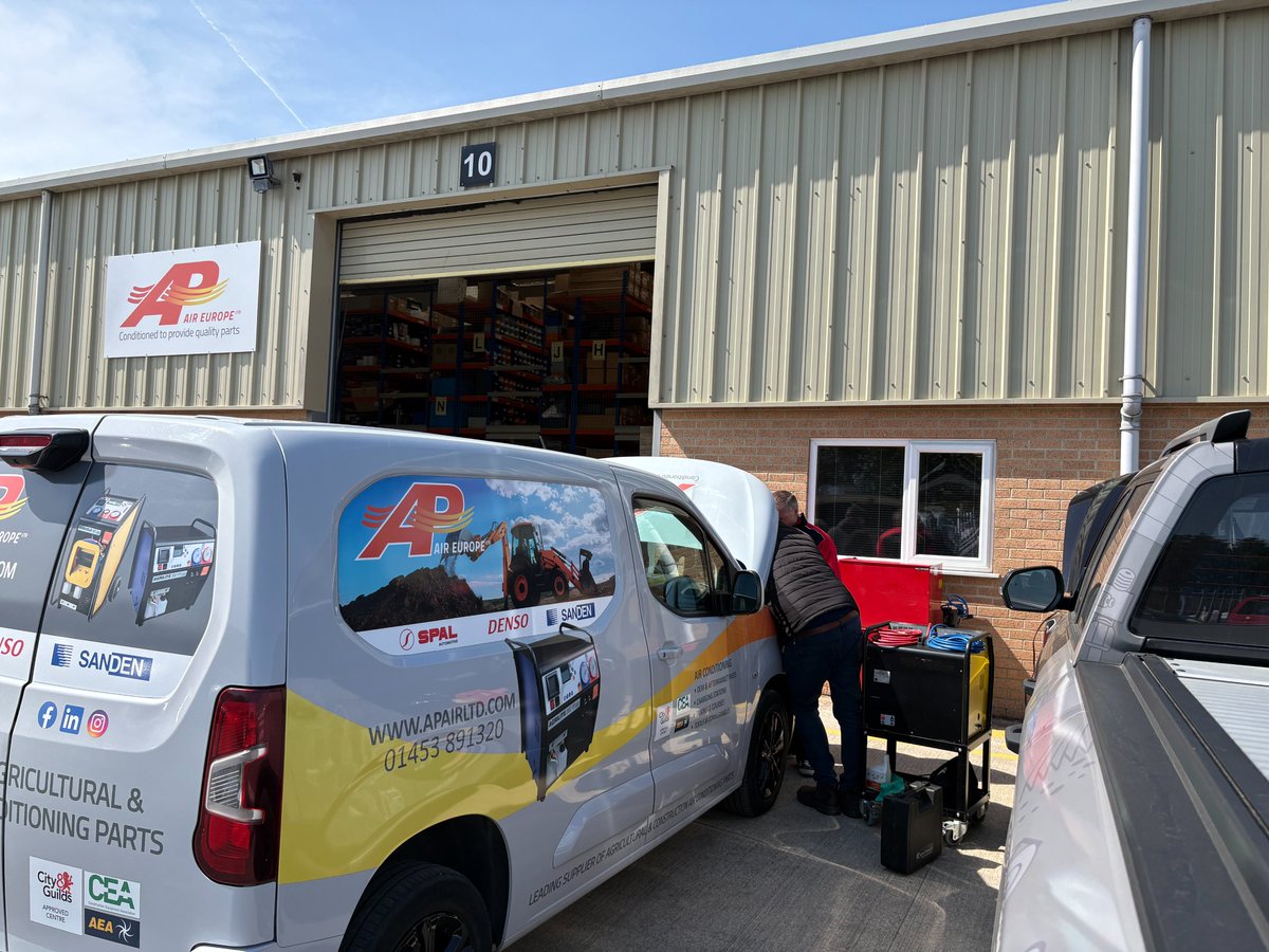 APAIRLtd's tweet image. 📸 Joining us for 2-days #cityandguilds #aircon #training, MY Agri Plant &amp;amp; Pro-Tech Vehicle Maintenance learned about environmental regs, identifying/preventing #refrigerant leaks, using recovery and service equipment and more before passing the exam to get #Fgas certified ❄️💪