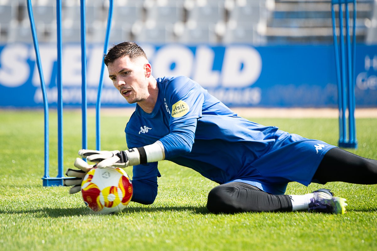 CESabadell's tweet photo. 🧤 És impossible estar en millors mans https://t.co/6SU8wGLJ73