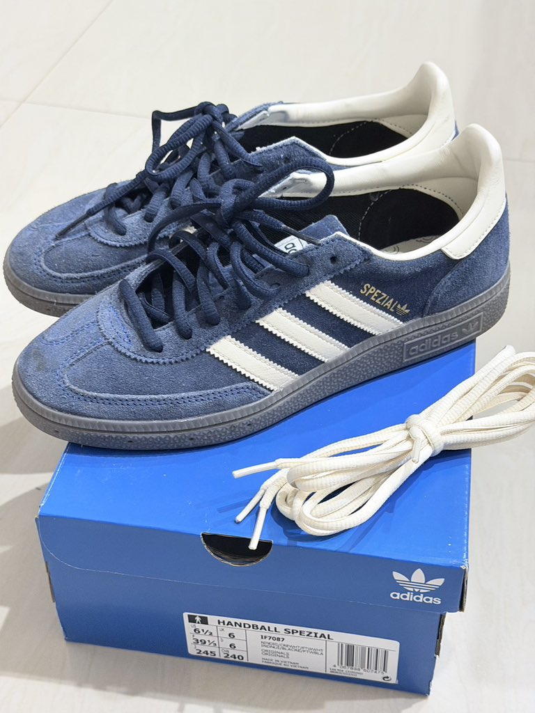 melodykittymiss's tweet photo. ˚˳⟡ ฝากขาย 🧁🎀

🖐🏻🍧 Adidas Handball Spezial Night Indigo 6UK 24.2cm
2000.-รวมส่ง(ซื้อมา3,800 ราคาลองคุยก่อนได้) ใส่น้อยมากเพราะไซส์ใหญ่ไป มีสายให้เปลี่ยนสองสี น้ำเงิน,ครีมขาว

✿ สนใจทักไลน์ 🐰

#ส่งต่อรองเท้า #ส่งต่อadidas #adidasthailand #adidashandball #ส่งต่อadidashandball https://t.co/RiUhhpPTWJ