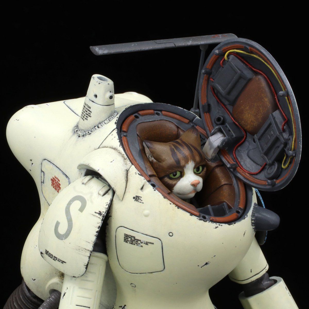its_jmello's tweet photo. I put this resin Pilot Cat set up for sale on my Etsy shop. I sculpted these to fit in the cockpit of 1/20 scale Maschinen Krieger S.A.F.S. suits.
#maschinenkrieger https://t.co/DuiccBx6JH