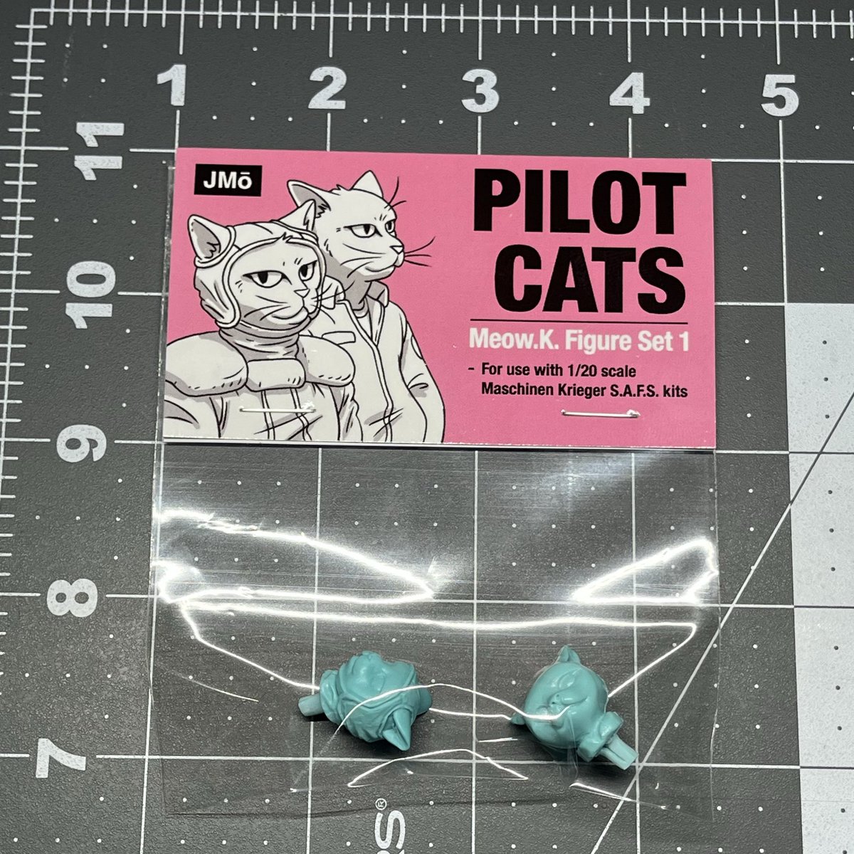 its_jmello's tweet photo. I put this resin Pilot Cat set up for sale on my Etsy shop. I sculpted these to fit in the cockpit of 1/20 scale Maschinen Krieger S.A.F.S. suits.
#maschinenkrieger https://t.co/DuiccBx6JH