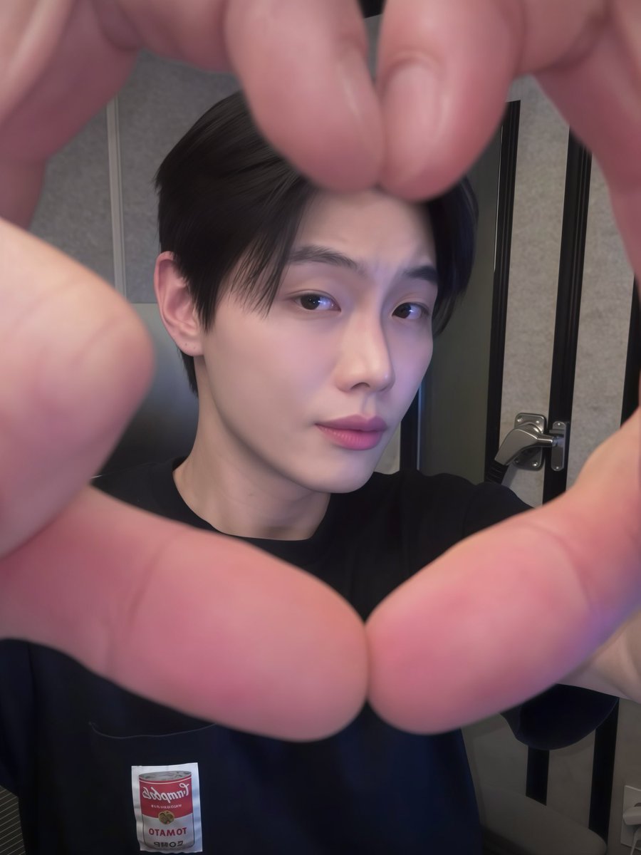 periwink917's tweet photo. คนที่หล่อขนาดนี้มีเจ้าของแล้วนะคะ 🫶🏻😫 https://t.co/wvw9hWabx4