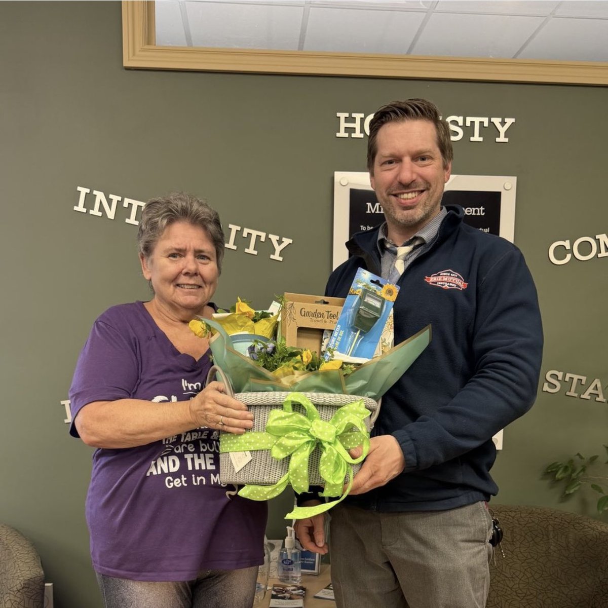 ErieMutual's tweet photo. Congratulations to Beth, who was drawn as our lucky winner of the garden gift basket from the Dunnville Home &amp; Garden Show this past weekend.

Thanks again to all who support the business community, and a special thanks to those who stopped by our booth.

#winner #insurance https://t.co/lQVYe8SMC5