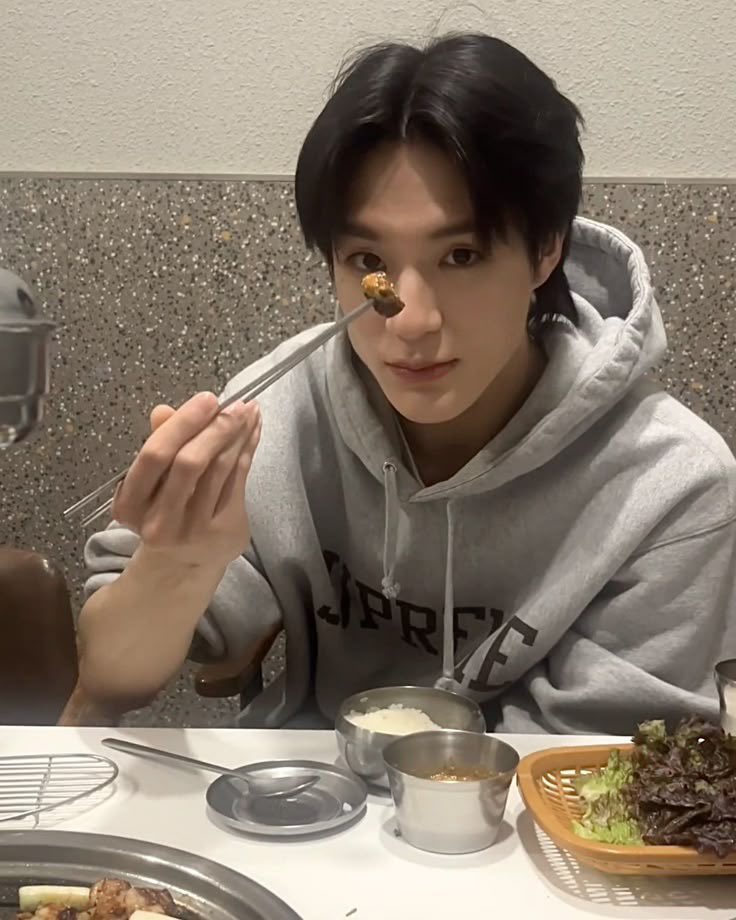 ciyaayyy's tweet photo. HAPPY BIRTHDAY JENOO SAYANGGG 🫶🏻🫶🏻🫶🏻

#제노생일축하하러f1보다빠르게옴
#LoveLeeJENODay https://t.co/7MENWUSv5k