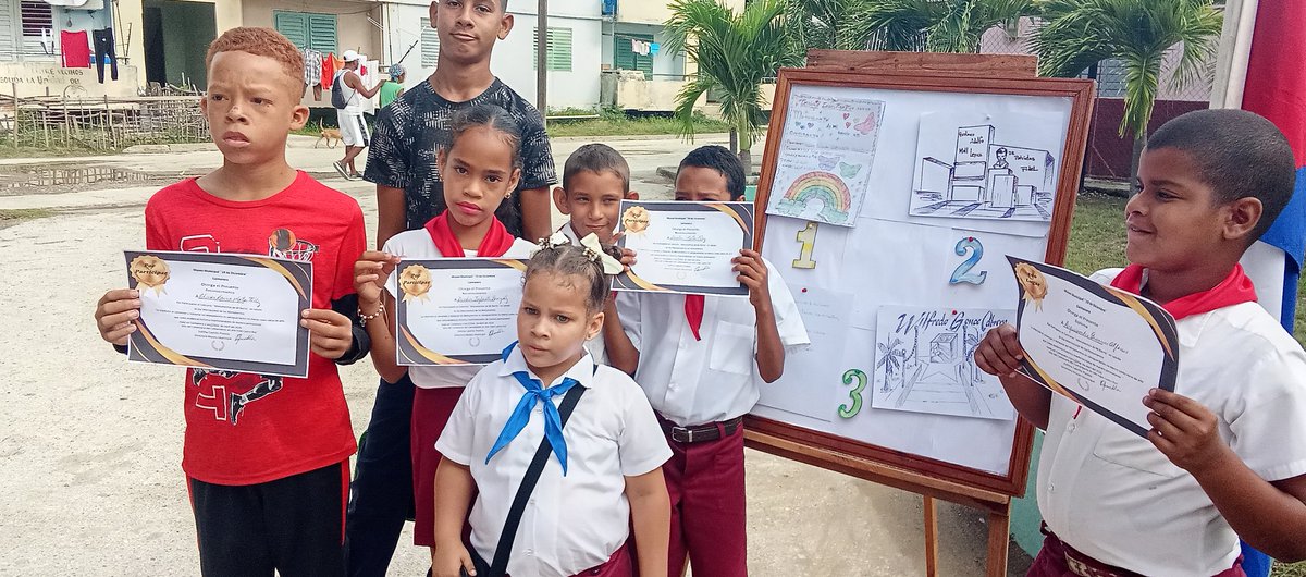 EEJAMCaimanera's tweet photo. Hermoso trabajo realizado por nuestros alumnos y docentes en el Concurso: " Monumentos de mi barrio". #EducaciónEpsecialCaimanera #100AñosConFidel #SomosMemoria https://t.co/rRQDCh41D1