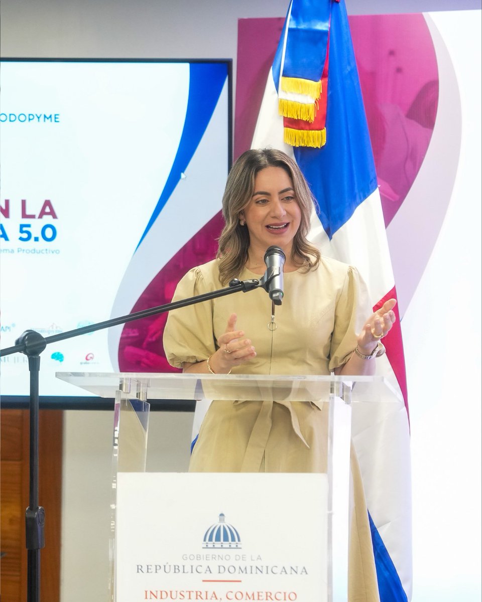MIC_RD's tweet photo. En el MICM impulsamos espacios que visibilizan el liderazgo femenino como motor clave del desarrollo productivo en República Dominicana.

Durante “Mujer en la Industria 5.0”, nuestro ministro @sanzlovaton reafirmó el compromiso institucional de seguir creando oportunidades que fortalezcan el rol de las mujeres en la industria, el comercio y los servicios, en un acto encabezado junto a la ministra de @MMujerRD , @GloriaReyesG.

A través de alianzas estratégicas con @CODOPYMERD,el @MMujerRD y organismos internacionales como ONUDI, seguimos construyendo una agenda integral que promueve la equidad, la productividad y más oportunidades para todas.

#MICM
