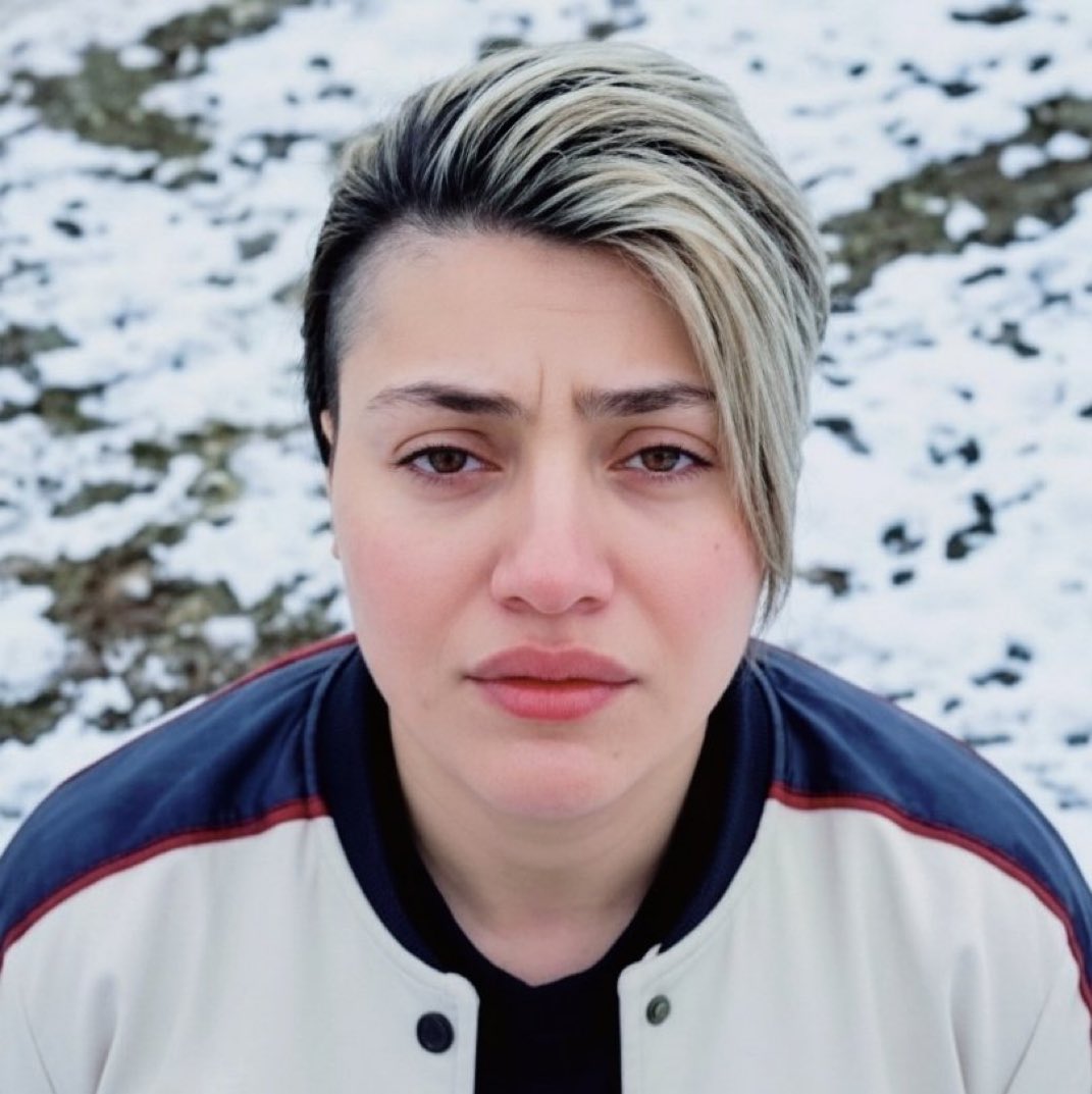 Mahboube Shabani, 33 anos
Sentença: morte
Acusação: prestar atendimento a manifestantes feridos

É assim que o silêncio do mundo se revela.

<a href="/NoaMagid/">נועה מגיד | Noa magid</a>