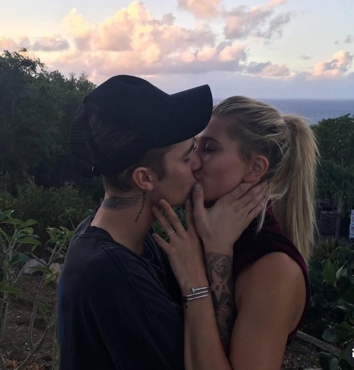 𝑷𝑨𝑹𝑰 🦋♡ BIEBERCHELLA tweet media