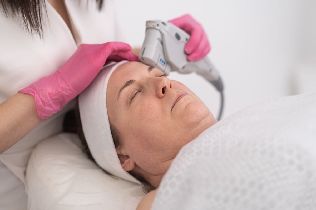 BellaCaraIntl's tweet image. Want firmer, youthful skin? ✨ Our skin tightening treatments can revitalize your look! See visible results &amp;amp; lasting confidence. Book a consultation today! 🗓️ #SkinTightening #Cosmetology