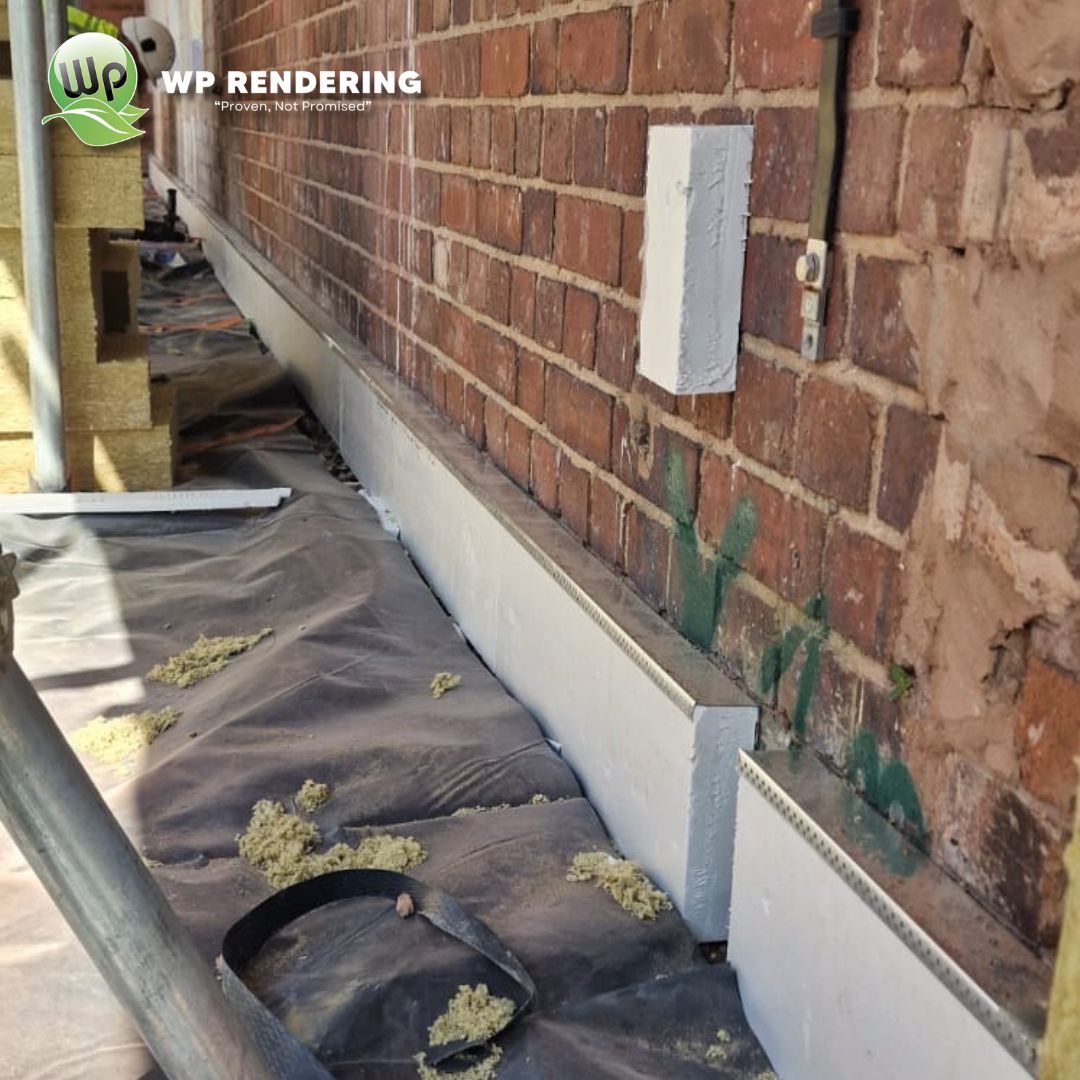 WpRendering's tweet image. 🧱 Lichfield update - work continuing on the Old Library Building

This detail allows insulation below the damp course without bridging it, helping meet PAS 2030 standards &amp;amp; fully encapsulate the EWI system correctly.

📞 01684 567183
🌐 wprendering-plastering.co.uk

#Lichfield #EWI