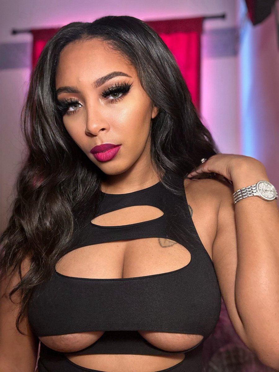 ChrissyLaBleu's tweet image. You never know who’s paying attention, so just keep doing your thing. 💅✨ Happy #WCW! #Womancrushwednesday #SelfLove #KeepingitReal #Unbothered