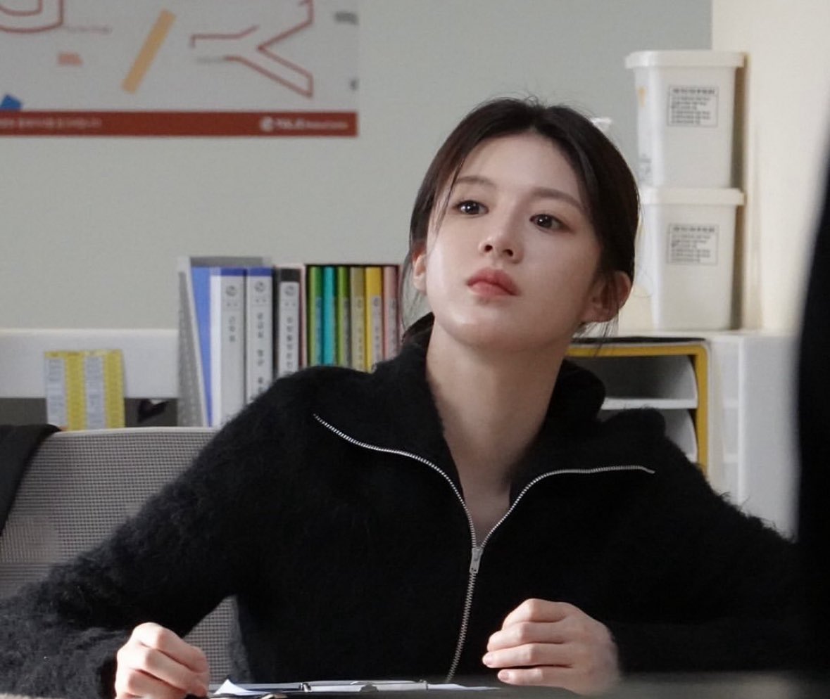 #rt
바로 본론 들어가겠습니다
고윤정 생카 특전 나눔합니다!

친구와 함께 갔다가 여유분이 생겼는데 이번에 못가신 분들이 많으신 것 같아 알티 추첨
 딱 한분에게! 드립니다🤞

구성은 생카 특전+증사+모자무싸물티슈 와 각종 간식 등등 드릴 예정입니다아〰️
많관부😘

(택배비 제가 냅니다❗️)