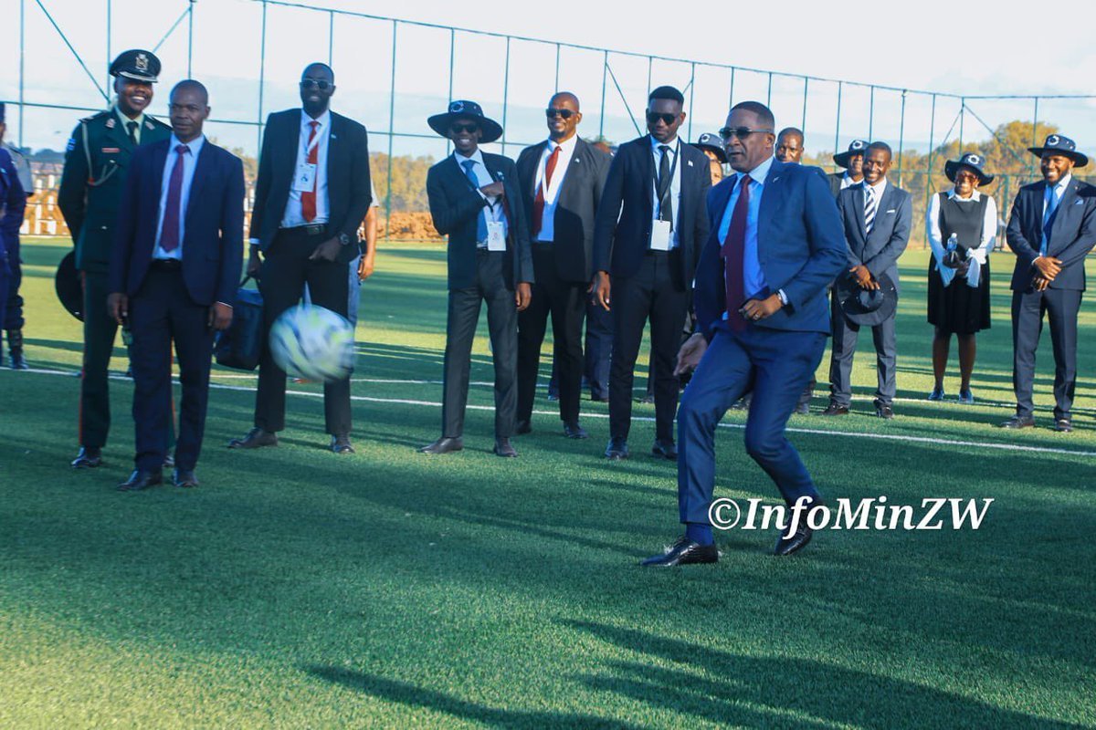 SimangalisoDub5's tweet image. Touring the @GeoPomonaZW site in #Pomona, #Harare this  afternoon was President Duma Gideon Boko. Welcomed by CEO Dilesh Nguwaya, President Boko explored the facilities, guided through by  Executive Chairman Nguwaya. From the tennis court to the FIFA-certified  football pitch,