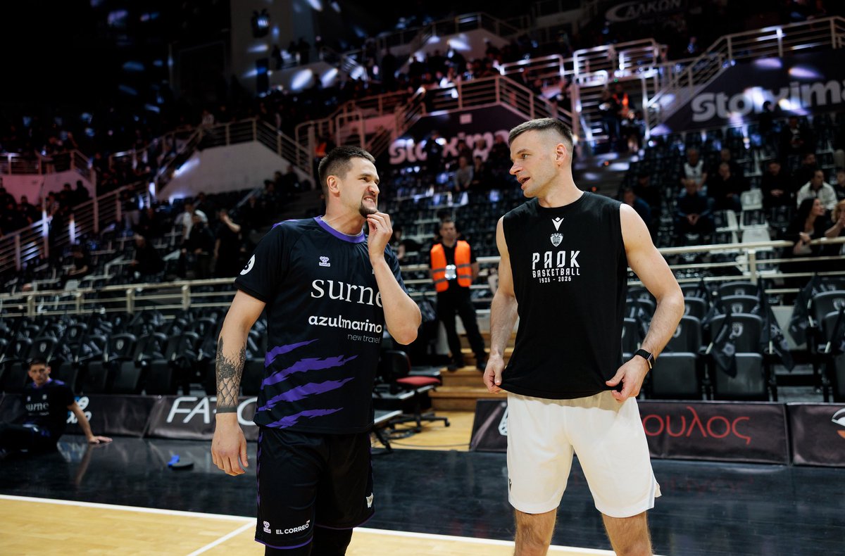 bilbaobasket's tweet photo. 45 minutu hasierako 🖤 #Finala https://t.co/7sc0kBpgfG