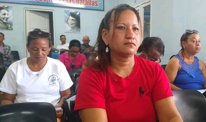La Red Juvenil Comunitaria de #Granma inicia la presentación de sus siete proyectos por #Niquero
<a href="/naimatrujillob/">Naima Ariatne Trujillo Barreto</a> <a href="/YudelkisOrtizB/">Yudelkis Ortiz Barceló</a> <a href="/YanetsyTerry/">Yanetsy Terry Gutiérrez</a> <a href="/ovalle_verdecia/">Luis Verdecia Ovalle</a> <a href="/ortiz_uriarte/">Manuel Abelardo Ortiz Uriarte</a> <a href="/BorgesOlivero/">Carlos Borges Oliveros</a> <a href="/PlaceresLi55033/">Lisbet Placeres Góngora</a>