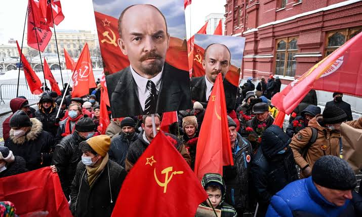 Givi1917's tweet photo. Lenin yoldaş, emperyalizme karşı süren kavgamızda yaşıyor.
Lenin yoldaş, işçi sınıfı ve ezilenlerin kurtuluş kavgasında yaşıyor. https://t.co/ExPxC4I3g8