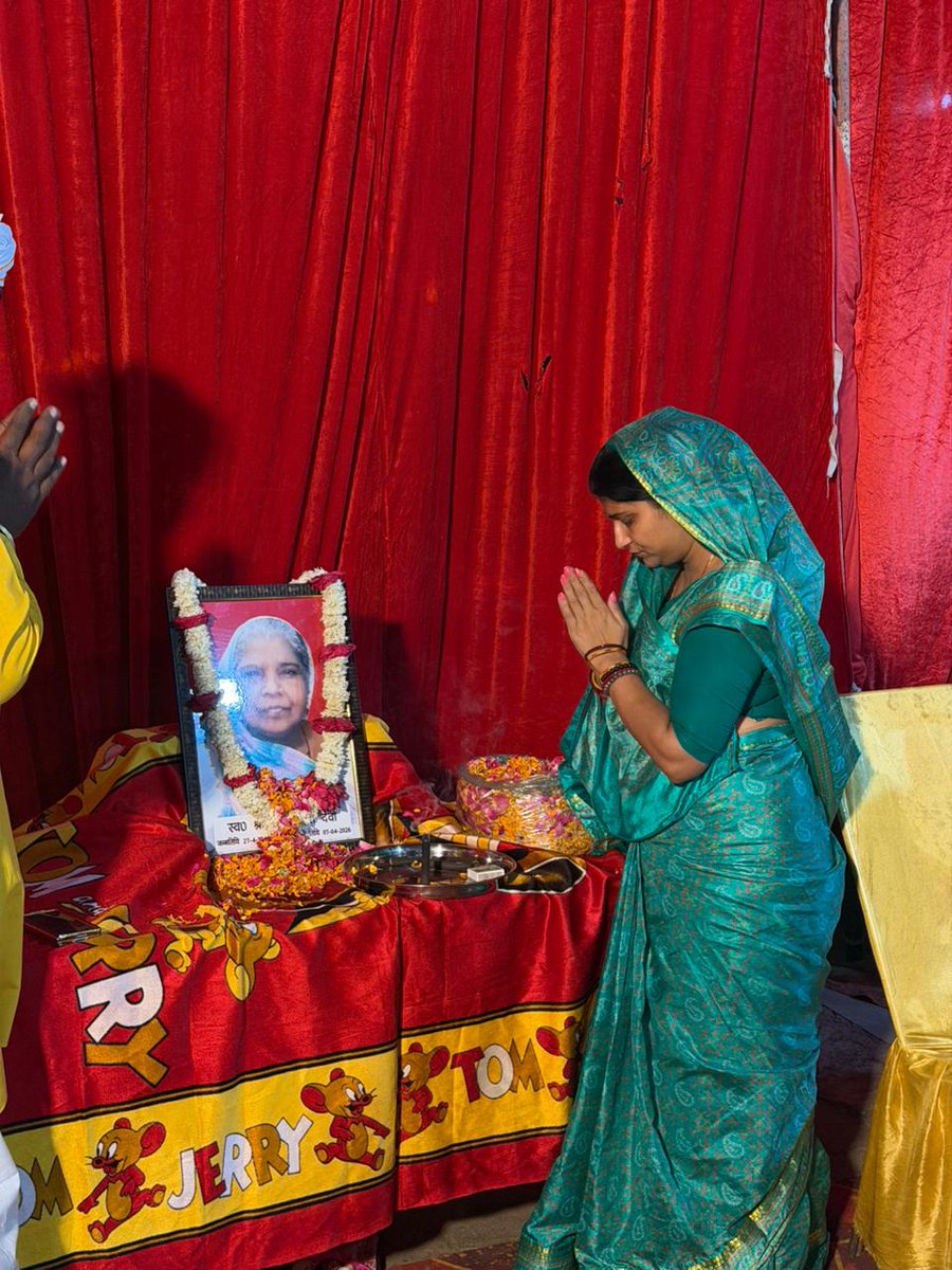 rolisinghbjp's tweet image. पठान टोला, पुरानी बस्ती (जनपद बस्ती) में श्री प्रमोद गुप्ता (सभासद प्रतिनिधि) जी के यहां उनकी पूज्य माता जी के त्रयोदशी संस्कार कार्यक्रम में सम्मिलित होकर श्रद्धा सुमन अर्पित किए।
#Narendra_Modi #MYogiAdityanath
 #JPNadda #NitinNabin 
#KeshavPrasadMaurya #SunilBansal