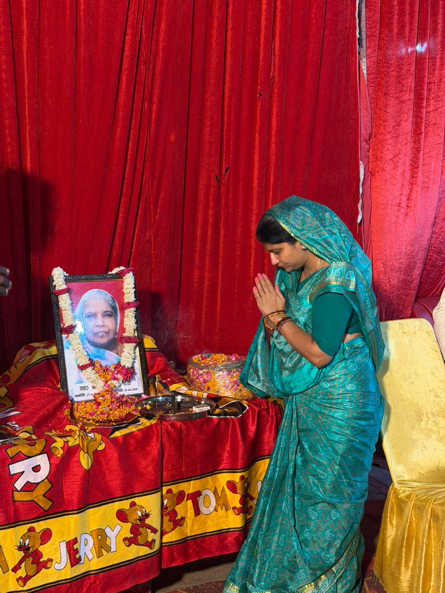 rolisinghbjp's tweet image. पठान टोला, पुरानी बस्ती (जनपद बस्ती) में श्री प्रमोद गुप्ता (सभासद प्रतिनिधि) जी के यहां उनकी पूज्य माता जी के त्रयोदशी संस्कार कार्यक्रम में सम्मिलित होकर श्रद्धा सुमन अर्पित किए।
#Narendra_Modi #MYogiAdityanath
 #JPNadda #NitinNabin 
#KeshavPrasadMaurya #SunilBansal