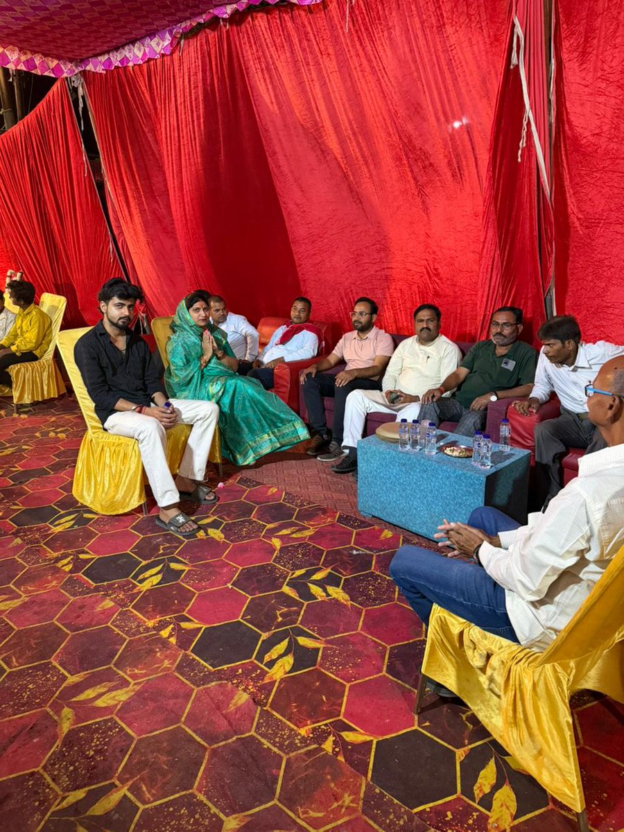 rolisinghbjp's tweet image. पठान टोला, पुरानी बस्ती (जनपद बस्ती) में श्री प्रमोद गुप्ता (सभासद प्रतिनिधि) जी के यहां उनकी पूज्य माता जी के त्रयोदशी संस्कार कार्यक्रम में सम्मिलित होकर श्रद्धा सुमन अर्पित किए।
#Narendra_Modi #MYogiAdityanath
 #JPNadda #NitinNabin 
#KeshavPrasadMaurya #SunilBansal