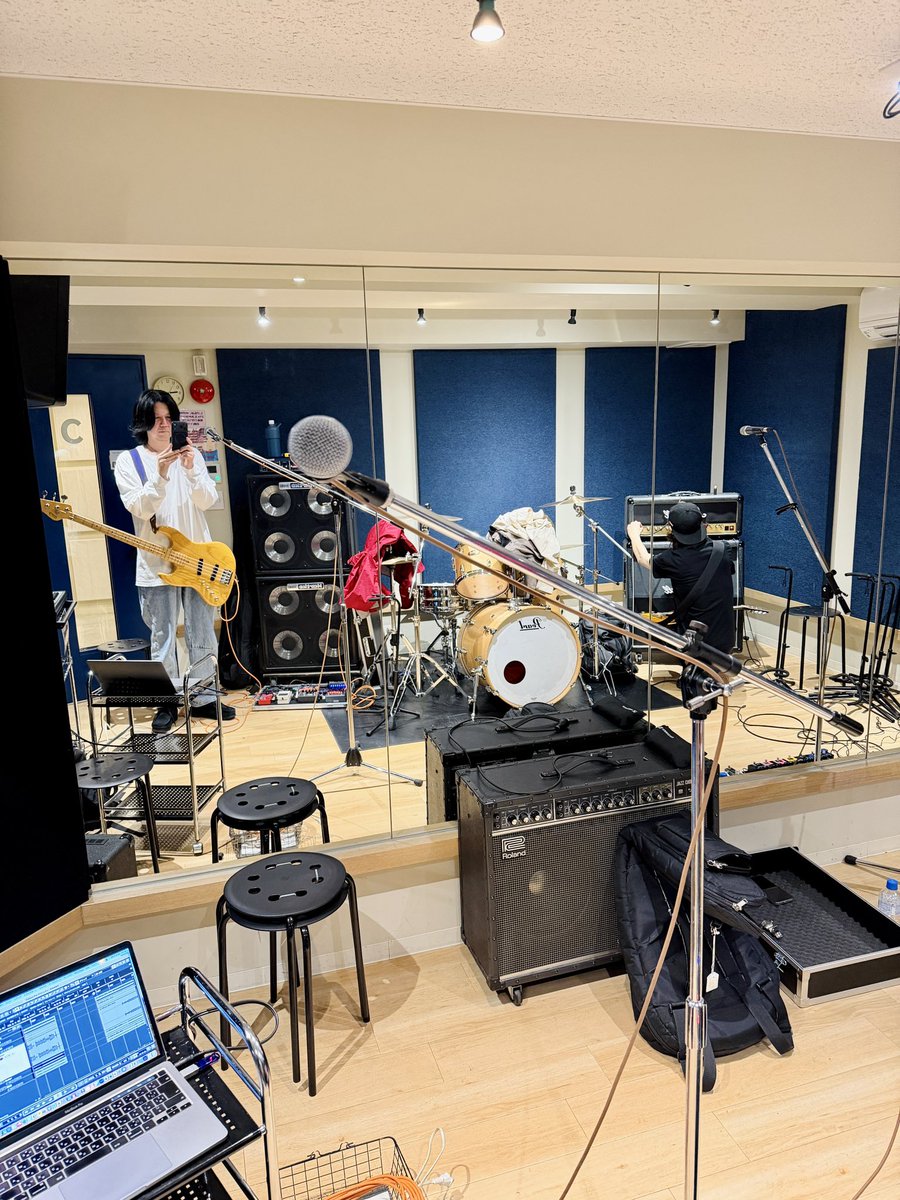 MATSU_ALLIANCE's tweet image. 『divine』レコ発ワンマンに向けて、本日は安斎さんと2人ぼっちリハ😅

みなさんもアルバム聴き込んで、こっちへおいで🤭

【6/6(土)@渋谷O-EAST】
▼最後のチケット先行予約です🫡
red-hot.ne.jp/play/detail.ph…
※ 4/27(月)23:59〆

#LASTALLIANCE #divine