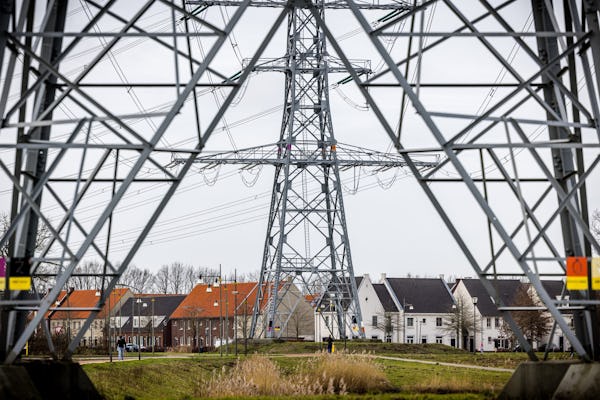 CobouwNL's tweet photo. Netcongestie dwingt Utrecht tot stop op aansluitingen, beheerders zoeken oplossingen https://t.co/jdvjASJ20A https://t.co/vhuIrmSXzT