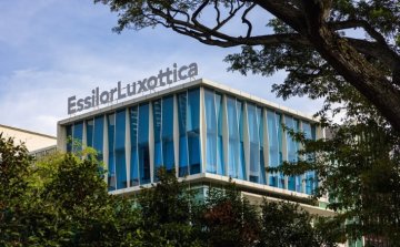filctemcgil's tweet photo. 🟥 👓#Moda Premio di risultato in #EssilorLuxottica. Per i dipendenti italiani fino a oltre 4mila euro
@cgilnazionale  @collettiva_news @corrieremoda @24moda 
https://t.co/jZWYllvdQ0 https://t.co/J1huWgl3jd