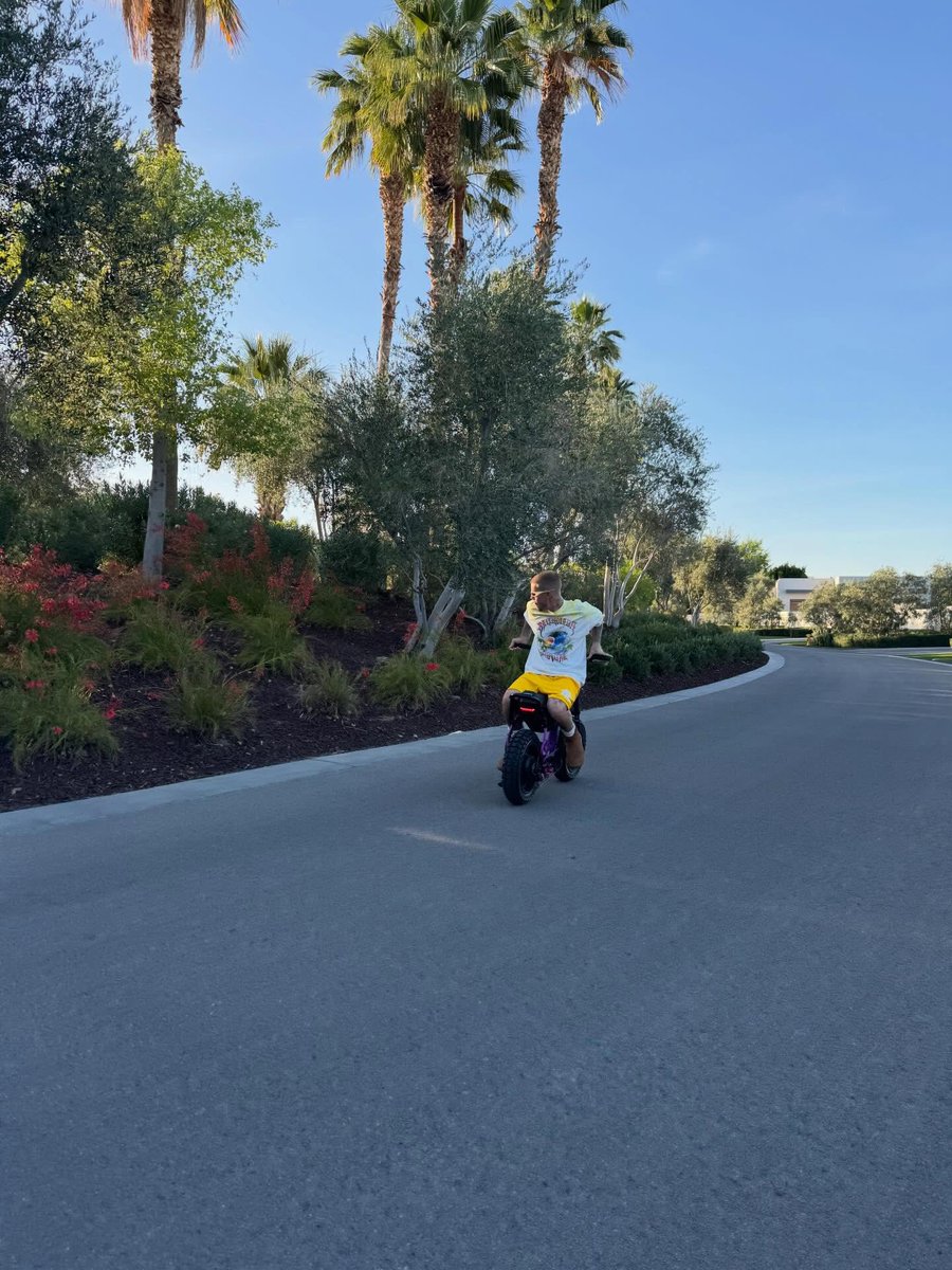 Justin Bieber tweet media