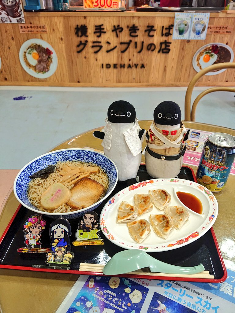 今回のランチさんは
ふるさと村内の《出端屋》さん
の〈十文字ラーメン〉と餃子！