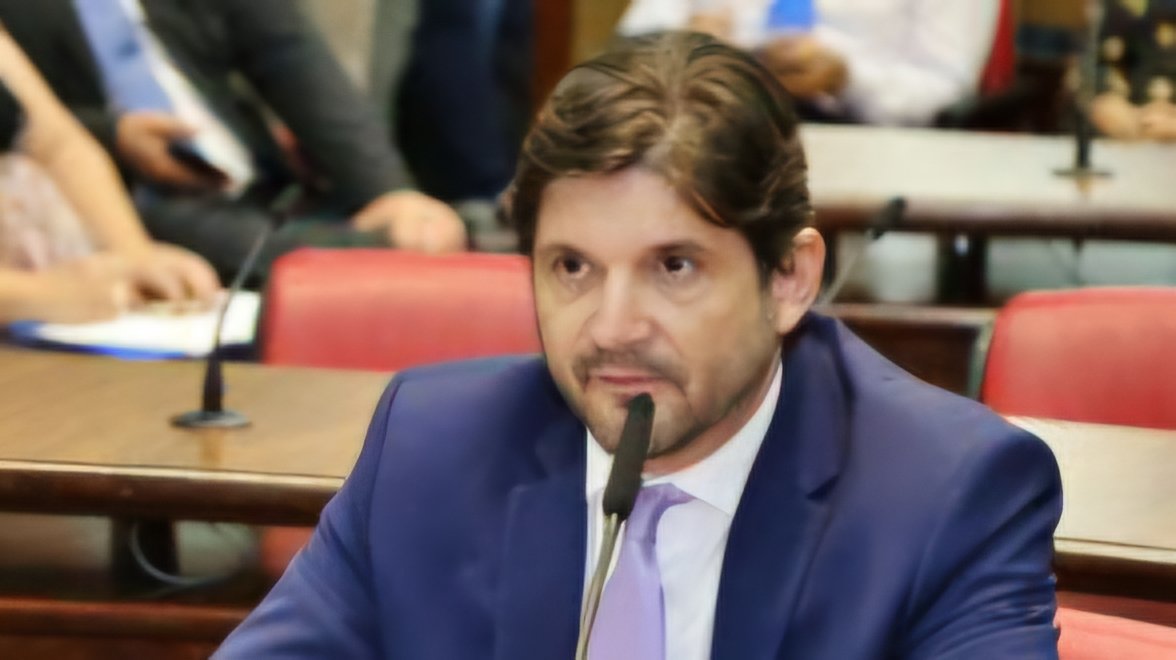 RTdoBrasil's tweet image. SENADO SP! 🔎

Se você pudesse escolher um dos 4 para NÃO SER CANDIDATO, quem seria?

1- Gil Diniz.
2- André do Prado.
3- Mello Araújo.
4- Mário Frias.

Quem vocês NÃO QUEREM?

#Eleições2026 🗳✅️