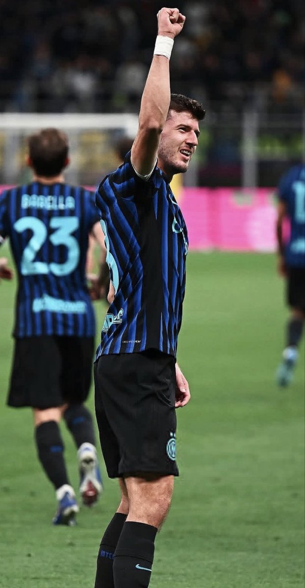 mohammad_mila's tweet photo. 💙💙💙 remonta 
#inter #intercomo #thuram #HakanÇalhanoğlu https://t.co/meTv0H1fHx