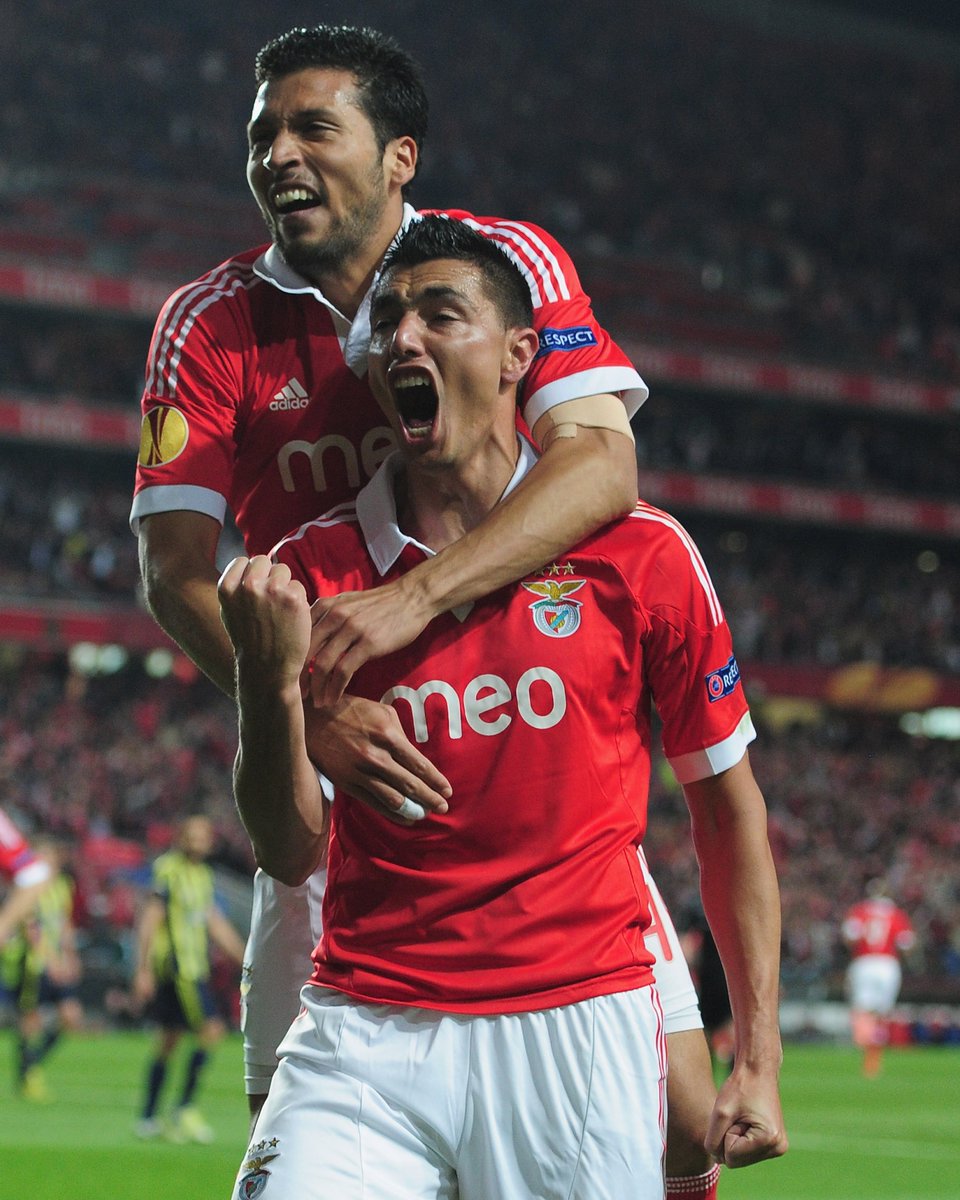 Óscar Cardozo's semi-final double, 2012/13 😤

#UEL | <a href="/SLBenfica/">SL Benfica</a>