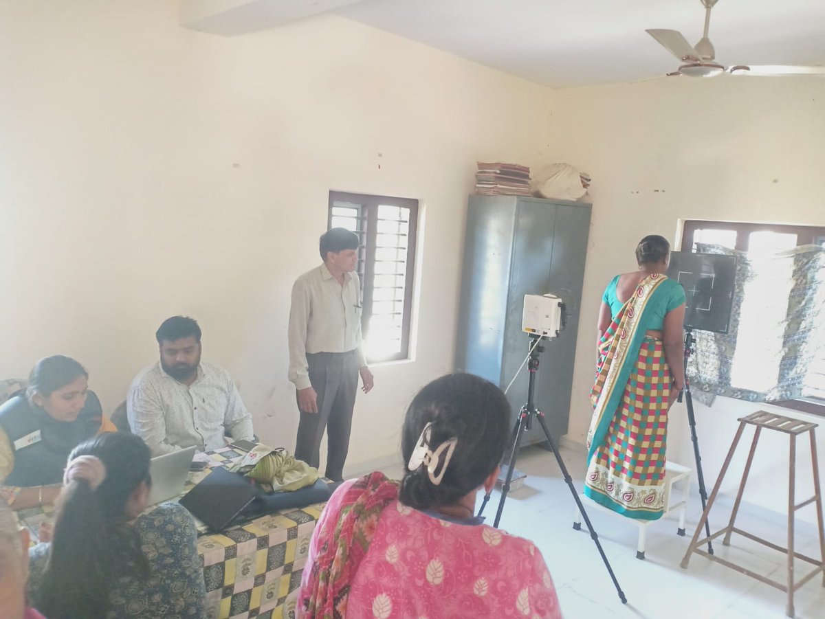 આજ રોજ આયુષ્માન આરોગ્ય મંદિર બાલોટ સેન્ટર ખાતે #tbmuktpanchayat 100 દિવસ અંતર્ગત ગામ માં પોર્ટેબલ મશીન દ્વારા X-RAY કરવામાં આવેલ અને ગામ લોકો ને જાગૃત કરવામાં આવ્યા, જેમાં 118 લોકો લાભ લીધેલ હતો.#tbmuktpanchayat #Tbmuktbharat