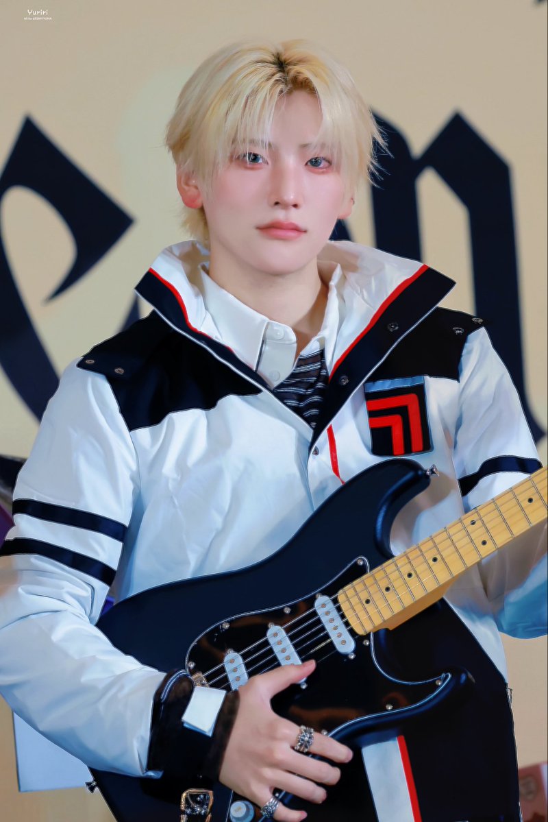 ユリリ tweet media