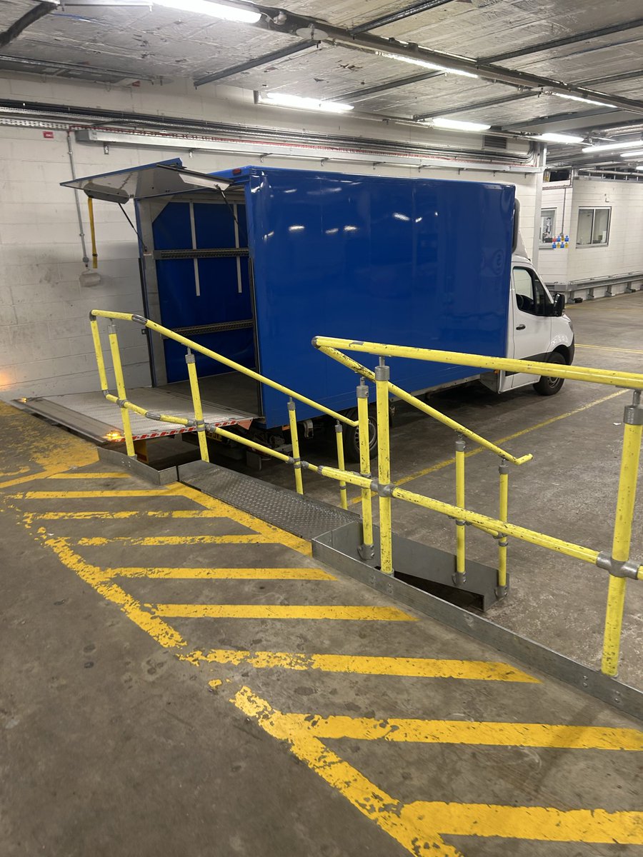 scott2gocourier's tweet image. A little trip … with a BIG load … to that there #London! 😉

These 5 pallets of IT &amp;amp; AV equipment were collected first thing for a pre-noon loading bay booking &amp;amp; safely transported to the 3rd floor to meet the engineers on site! #Waterloo #lutonvan #taillift
