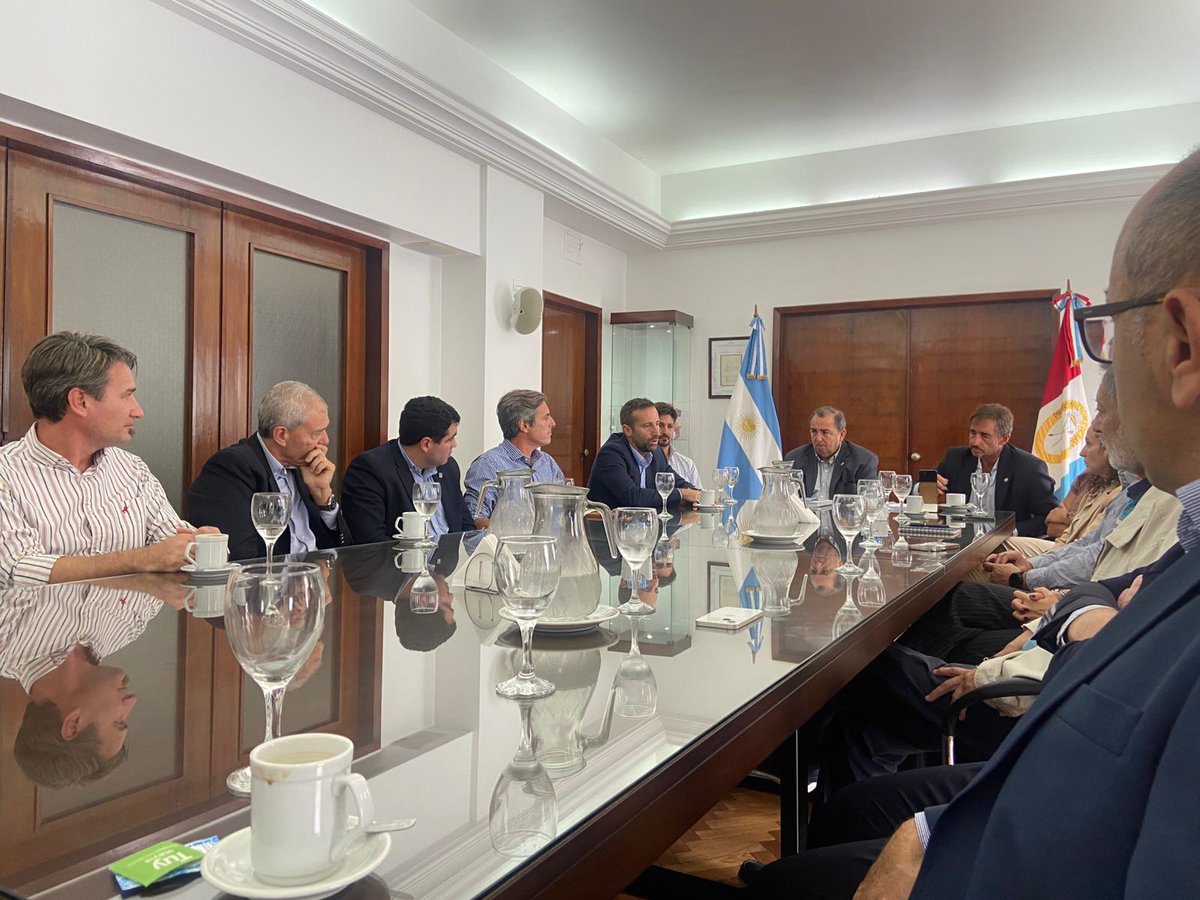 ADERSANTAFE's tweet photo. Firma de convenio entre ADER, @_SantaFeCapital  y @CCU_Argentina  para impulsar el Programa de Transformación Digital.

Una propuesta para acompañar a empresas en la incorporación de tecnología con diagnóstico, capacitación, asesoramiento y planes de digitalización a medida. https://t.co/9z4LfnfK02