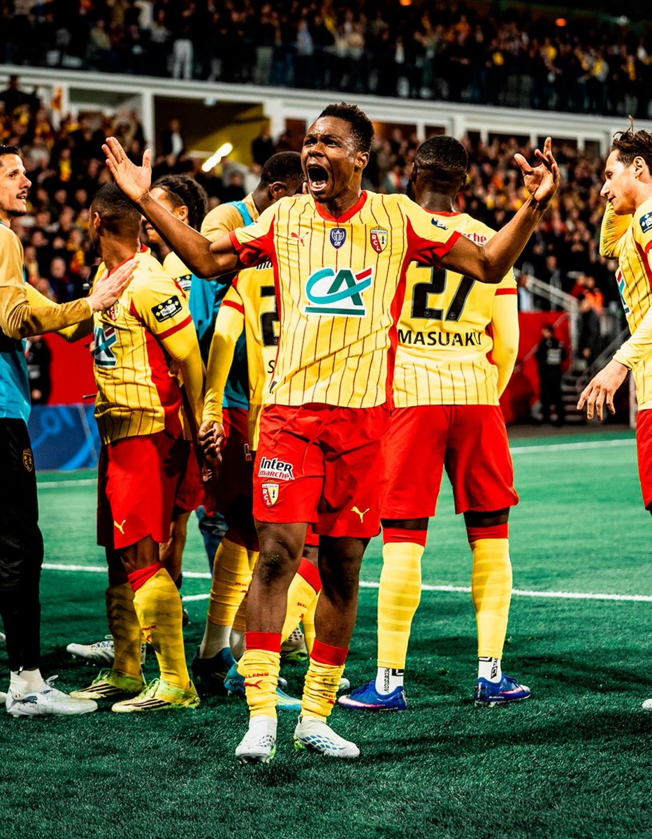 12 MANagement tweet media